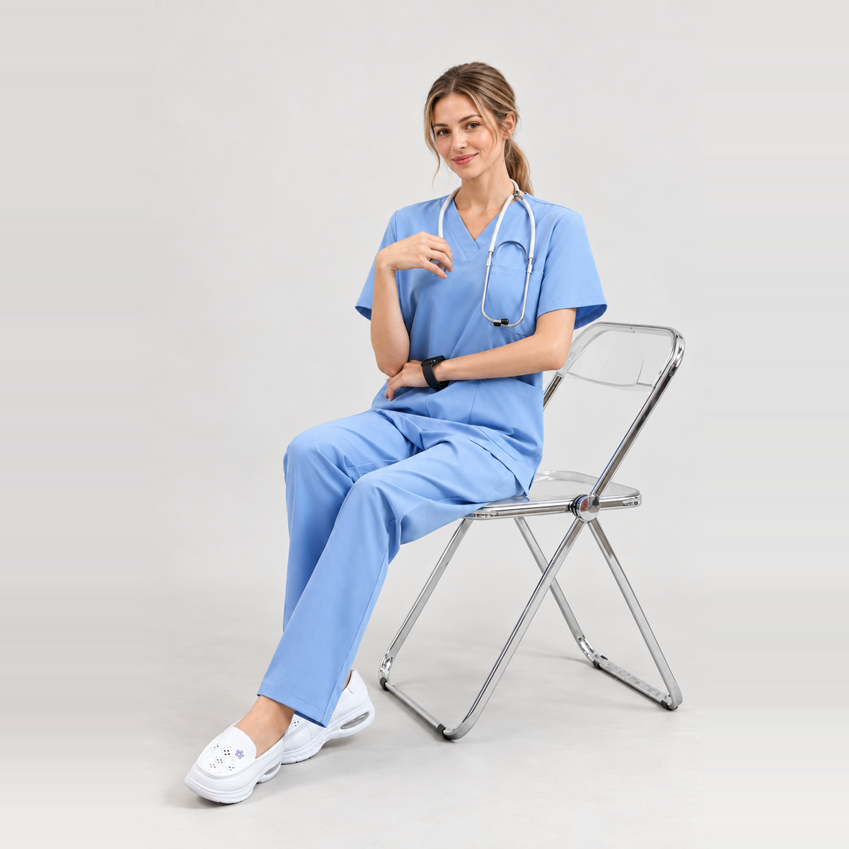 Women's V-Neck Stretch Scrub Top with 3 Pockets | G&P